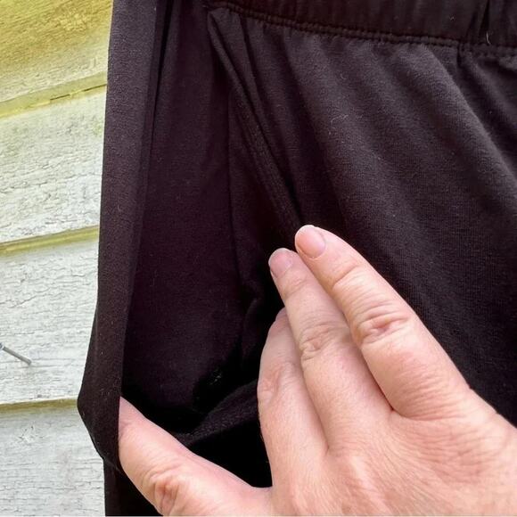 Eileen Fisher Pull On Walking Shorts Women's Size 3X Black Knit good condition - Picture 3 of 6